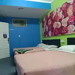 Netasha Holiday Inn And Apartment
