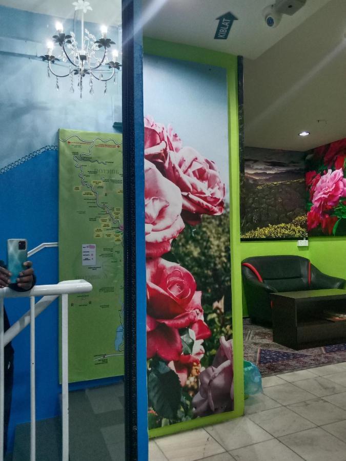 Netasha Holiday And Cameron Highlands